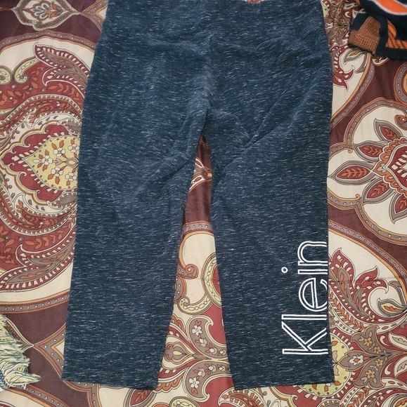 2piece Calvin Klein capri - Picture 5 of 7